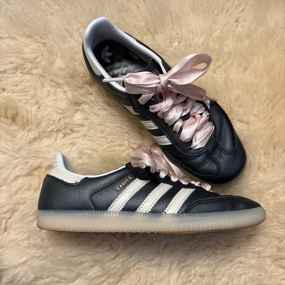 Adidas women’s samba black wonder quartz pink ribbon laces silver soccer shoes